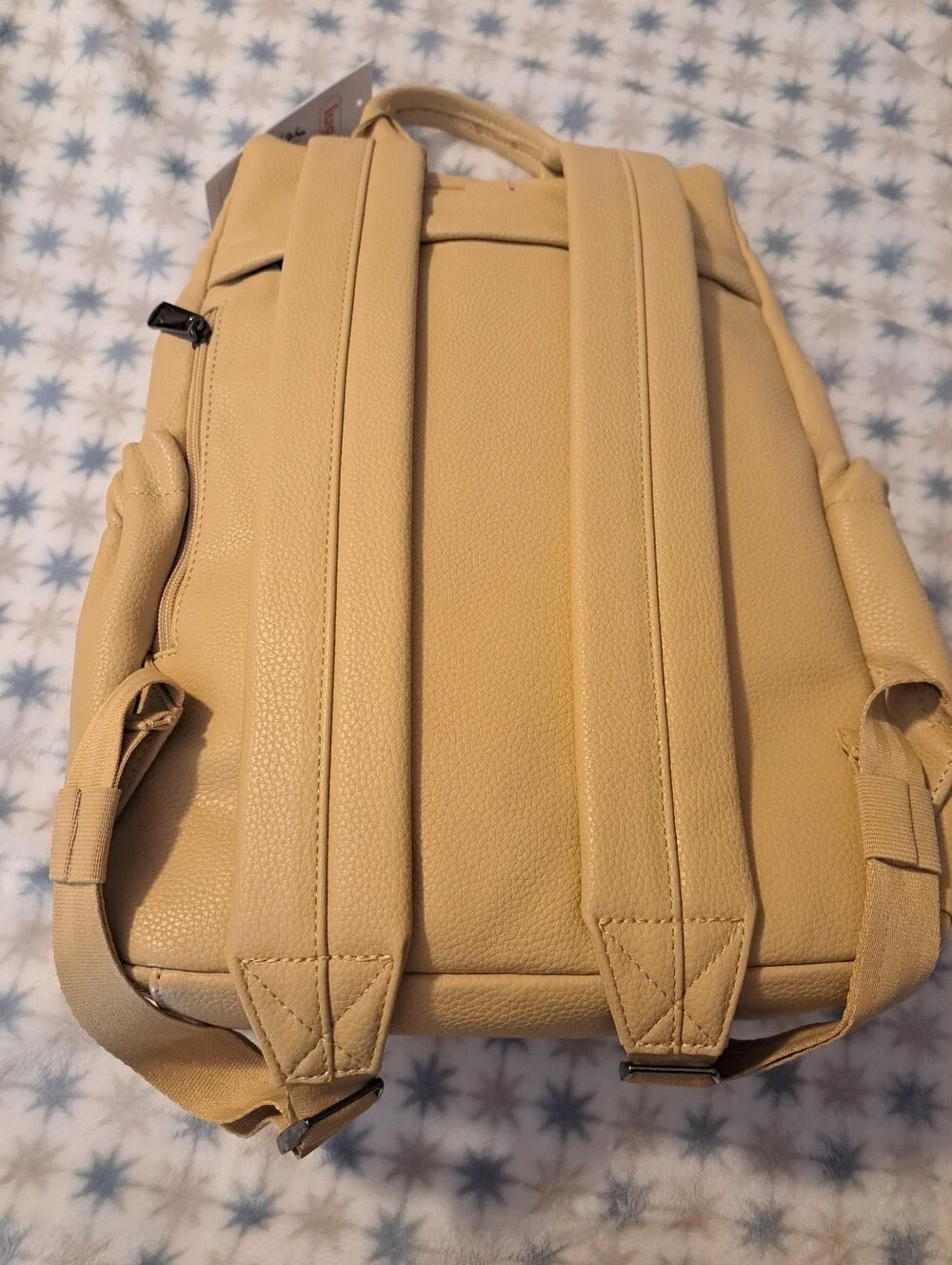 Lug Hatchback VL Buttercup